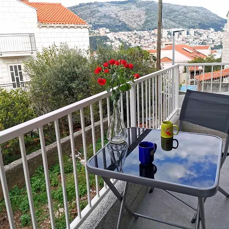 Apartment With Balcony Nike Dubrovnik